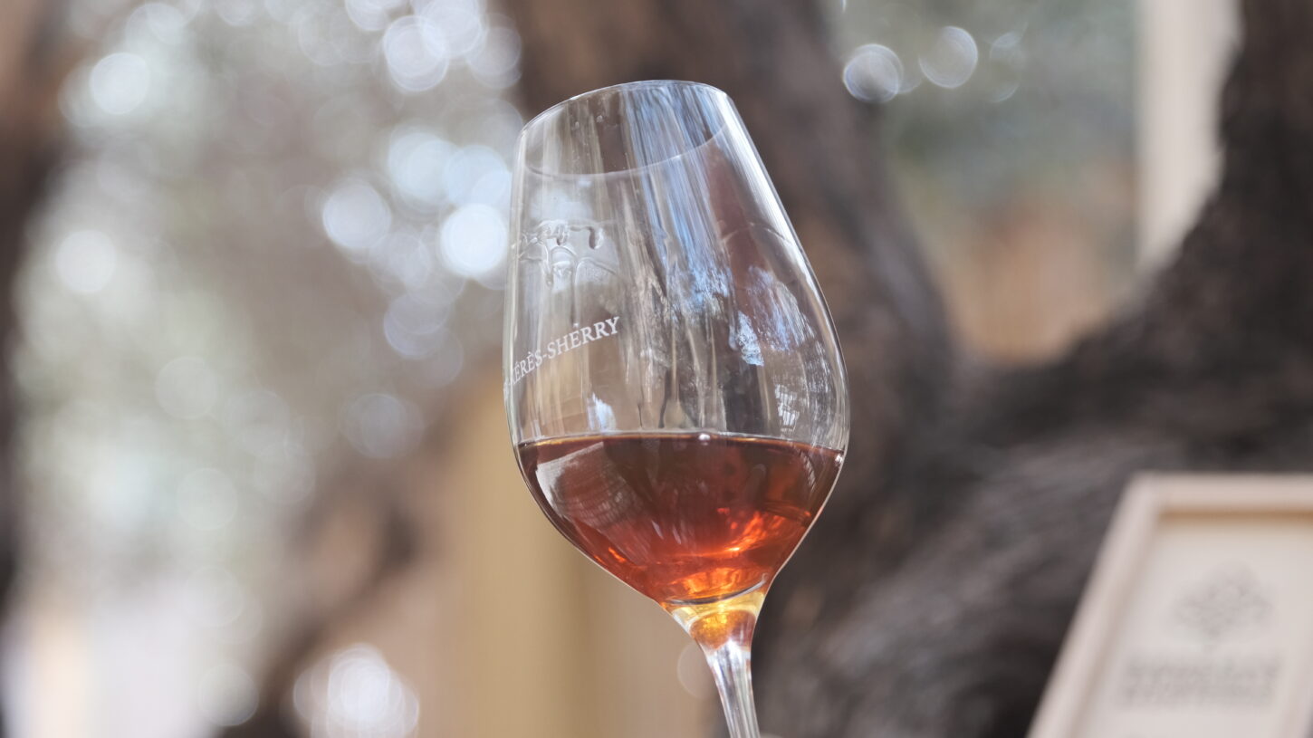 El arte y la historia en cada copa: El encanto del Vino de Jerez